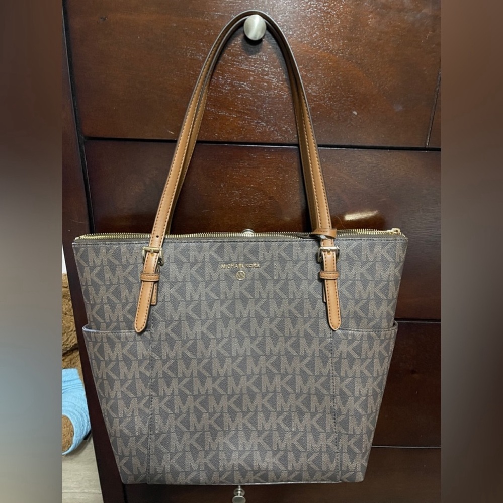 NWT Michael Kors Jet Set Charm Brown Purse